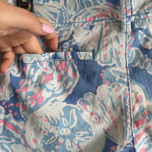 Lilly Pulitzer Callahan Shorts Size 6 into the deep Blue Tropical Seashell - Picture 3 of 14